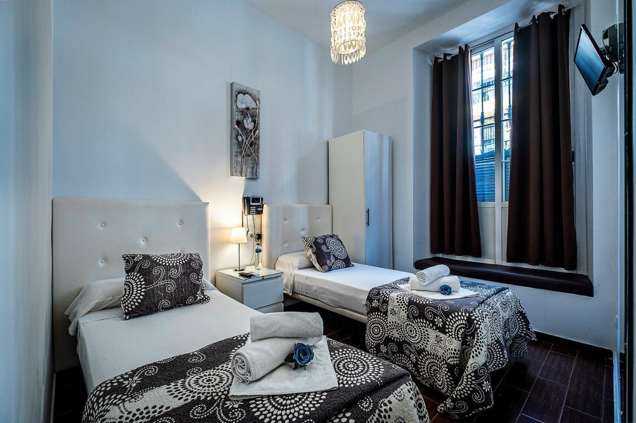 Noches De Triana Hotel Sevilla Buitenkant foto