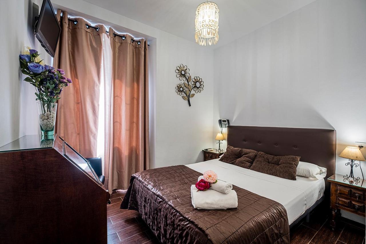 Noches De Triana Hotel Sevilla Buitenkant foto