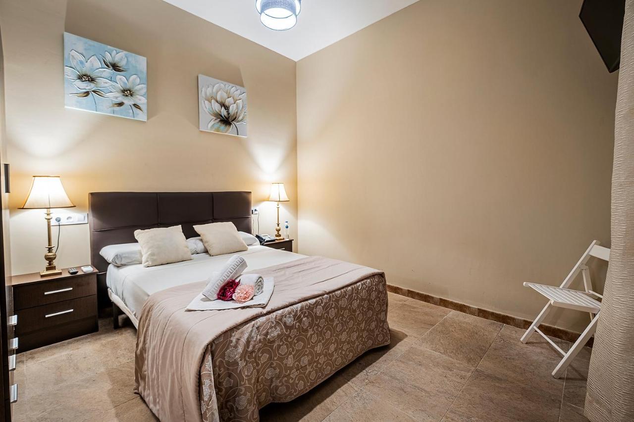 Noches De Triana Hotel Sevilla Buitenkant foto