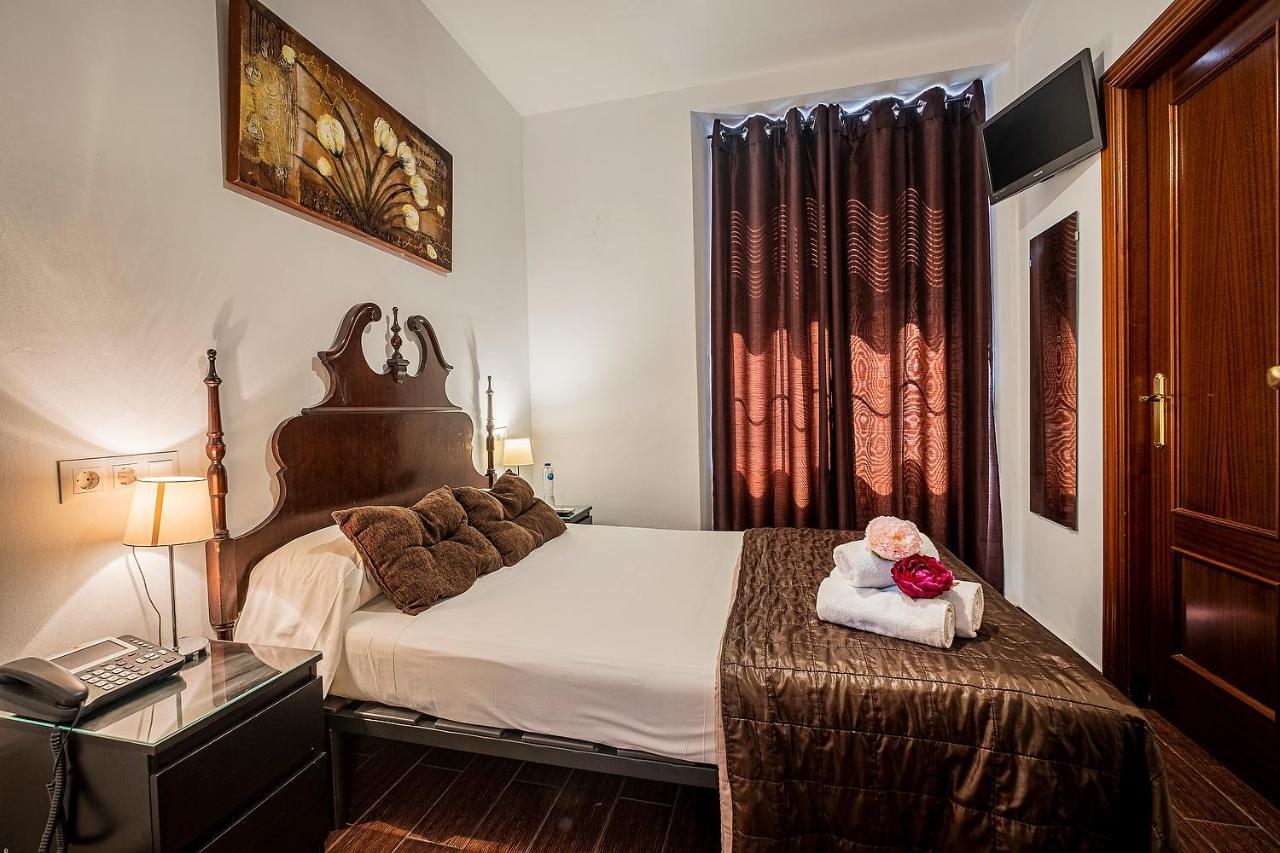 Noches De Triana Hotel Sevilla Buitenkant foto