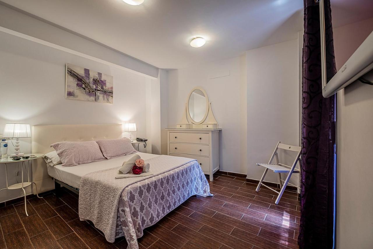 Noches De Triana Hotel Sevilla Buitenkant foto