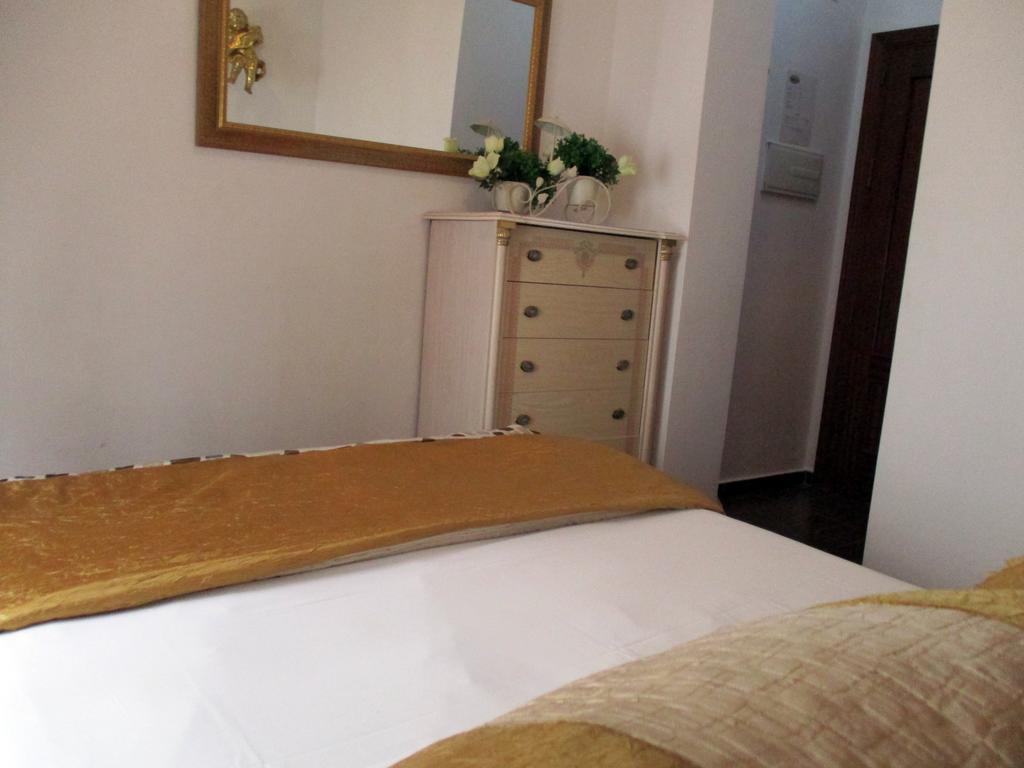 Noches De Triana Hotel Sevilla Buitenkant foto