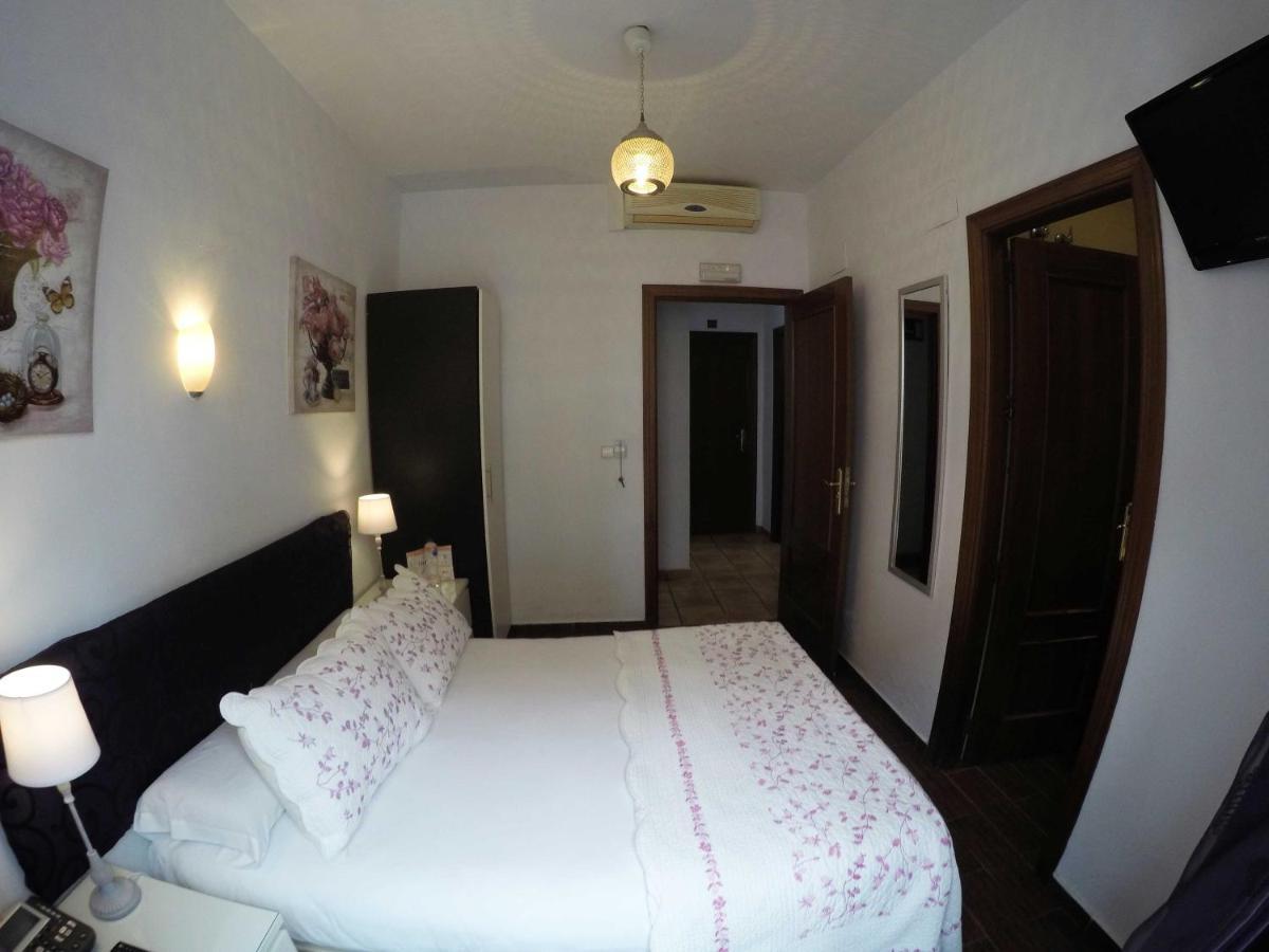Noches De Triana Hotel Sevilla Buitenkant foto