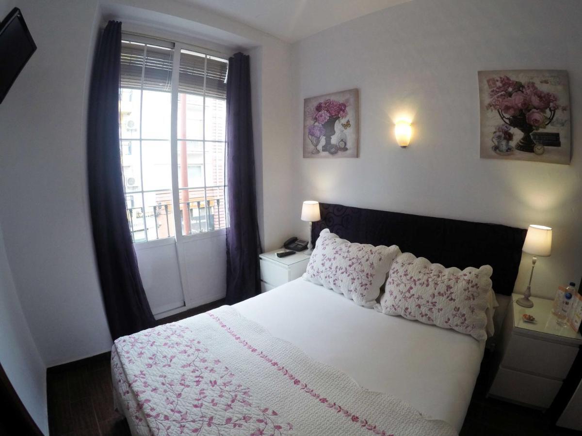 Noches De Triana Hotel Sevilla Buitenkant foto